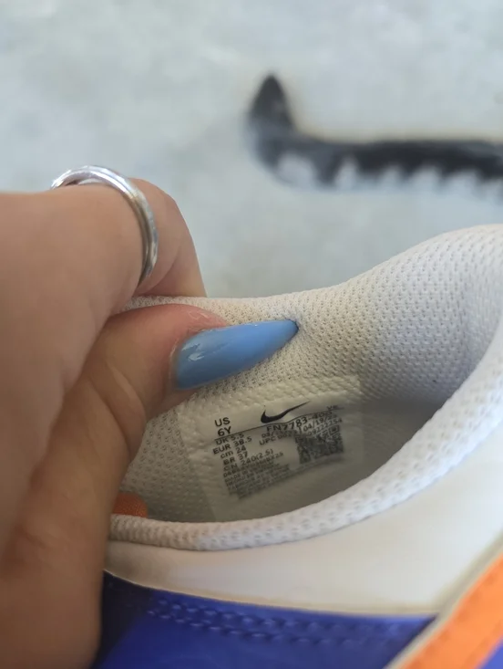 Nike White, Blue & Orange Size 6Y Or 8 Womens - Picture 5 of 8